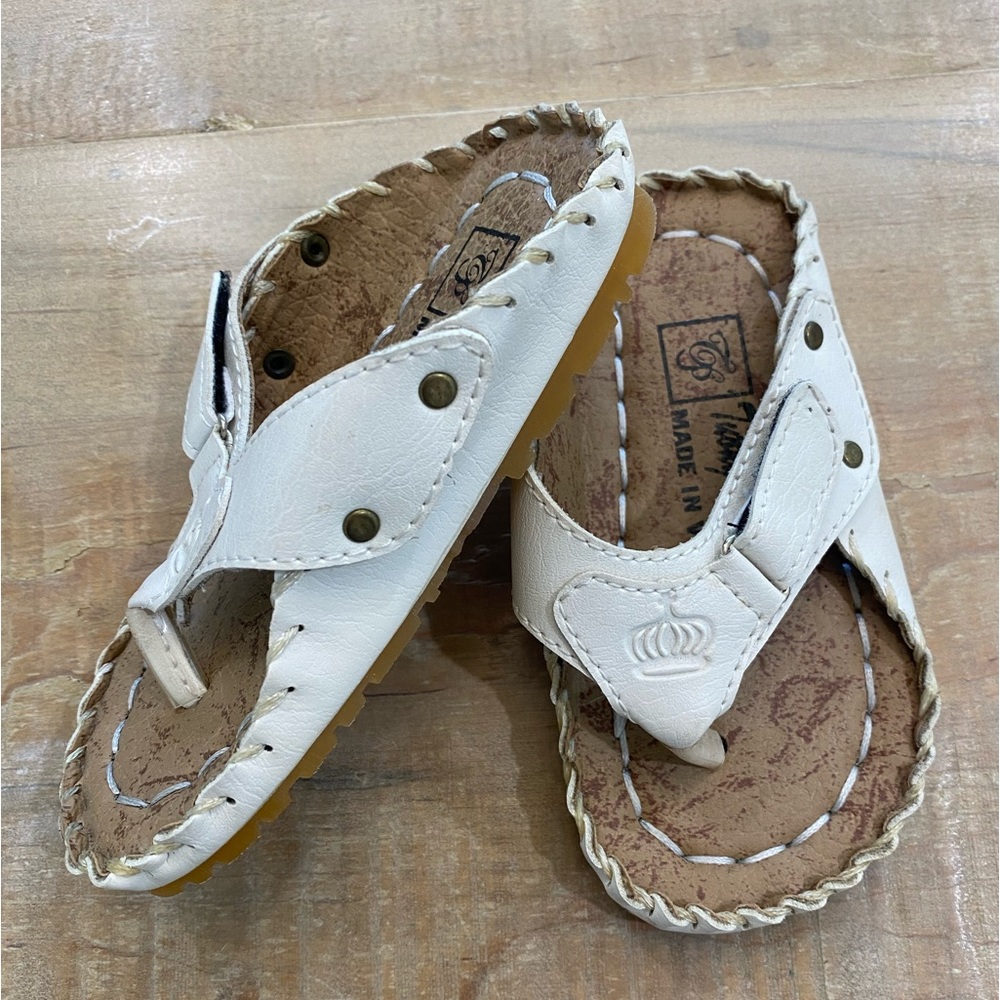 Girls flip flops leather sandals white well made